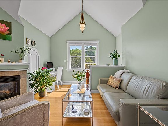5th image of 1376 Pandora Ave #3