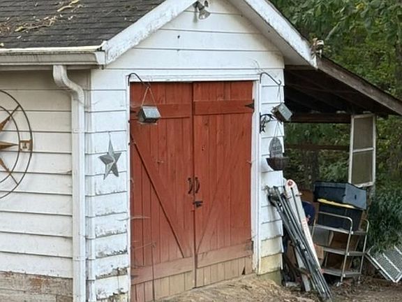 5th image of 428 Blackberry Ln