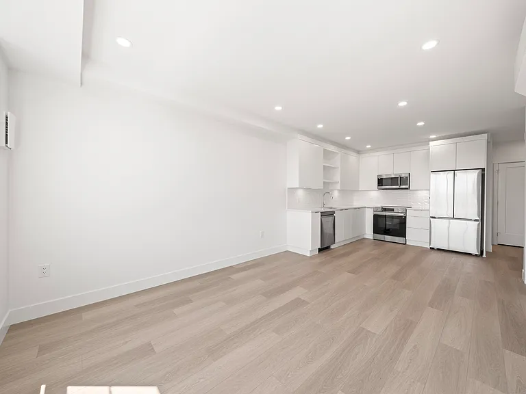 22348 North Ave — Photo 7