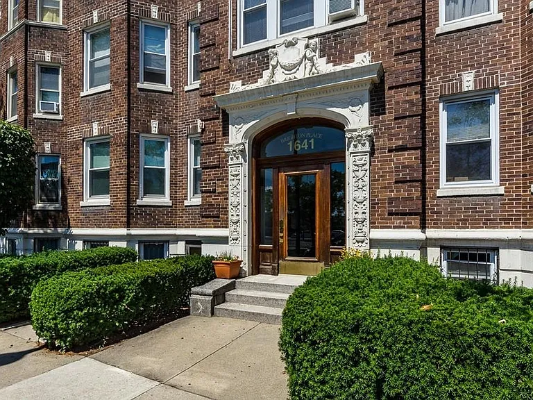 1641 Commonwealth Ave — Photo 16