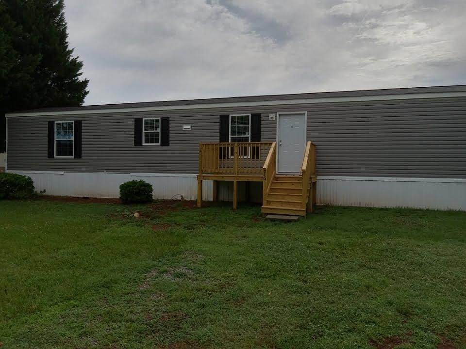 2nd image of 200 Creek Way Trl