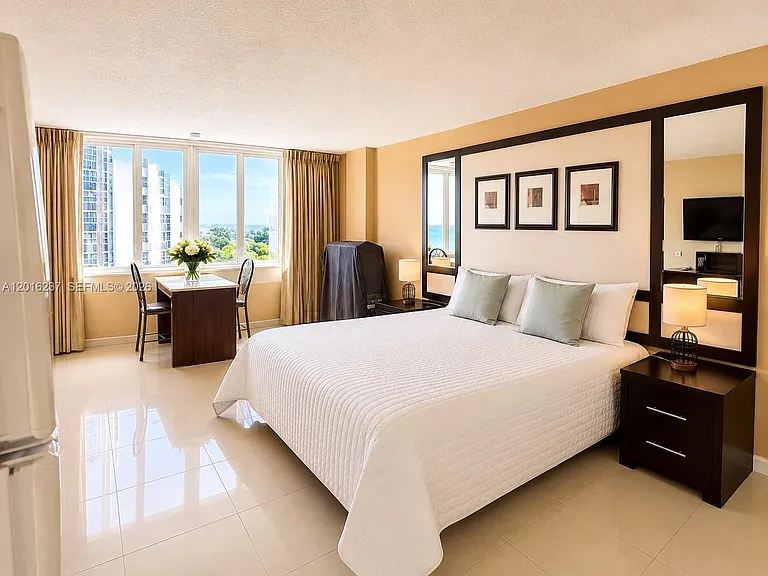 19201 Collins Ave #707 — Photo 9