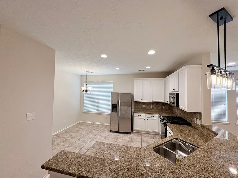 25018 Lakecrest Manor Dr — Photo 2