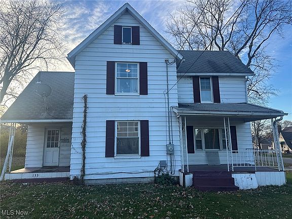 3rd image of 133 Cedar St N