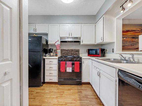 3rd image of 1738 Beechwood Cir N