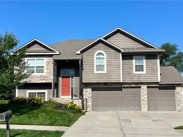 4936 Parkway Dr, Leavenworth, KS 66048