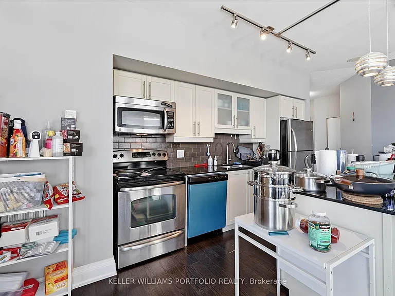 2191 Yonge St #4111 — Photo 12