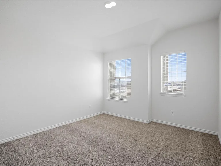 732 Thorn Creek Dr — Photo 17