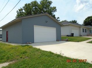 613 W 2nd St, Tipton, IA 52772