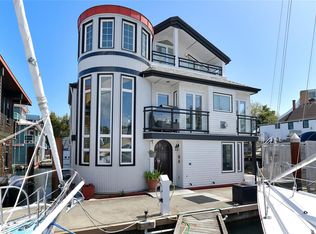 453 Head St #27, Esquimalt, BC V9A 5S1