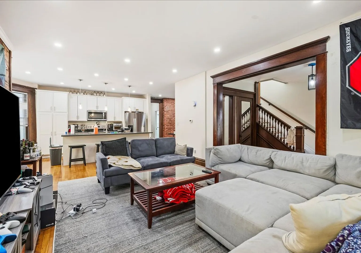 Discover your perfect newly renovated 8BR home at 49 E. Oakland Ave. — Photo 2