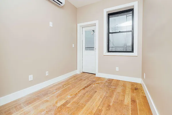 Rented by Nooklyn NYC LLC | media 31