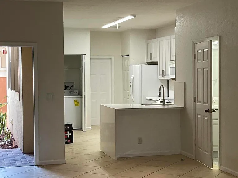 3909 Tree Top Dr #3909 — Photo 1