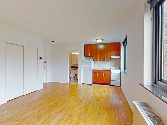 2nd image of 207 E 27th St APT 4c