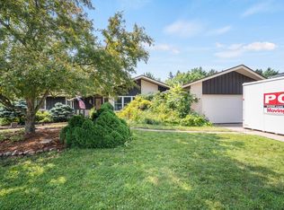 9101 Glenwood Dr, Greendale, WI 53129