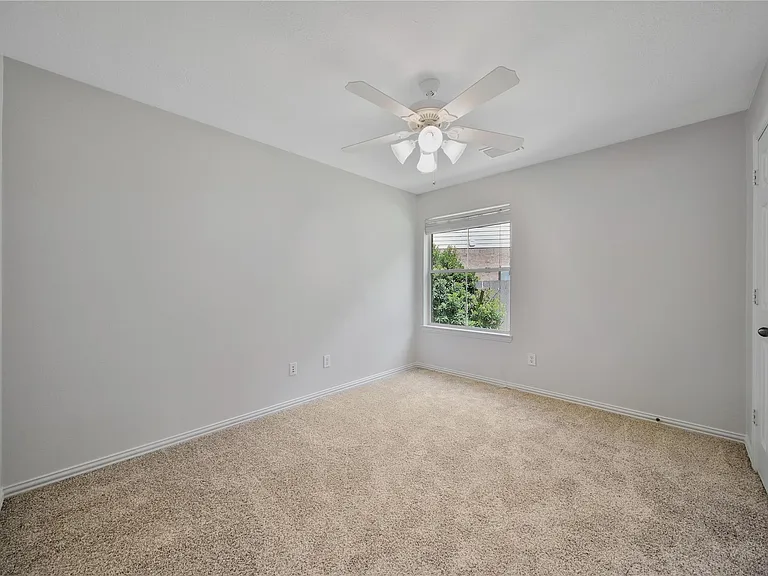 14 Beauty Bower Pl — Photo 31
