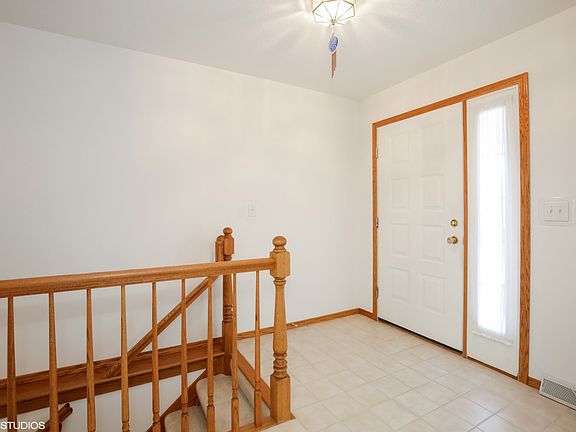 Bright and airy entry!