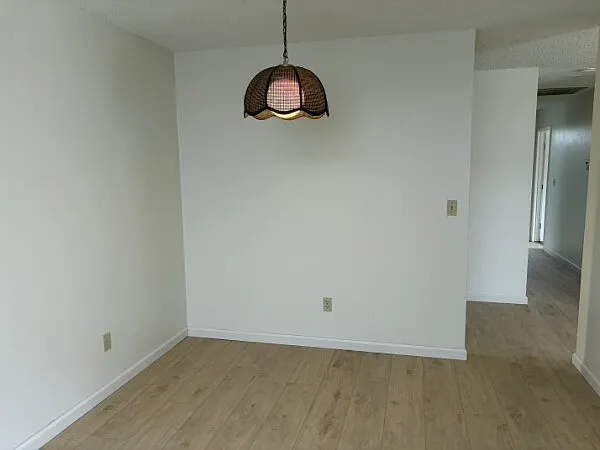Kathleen Ave — Photo 3