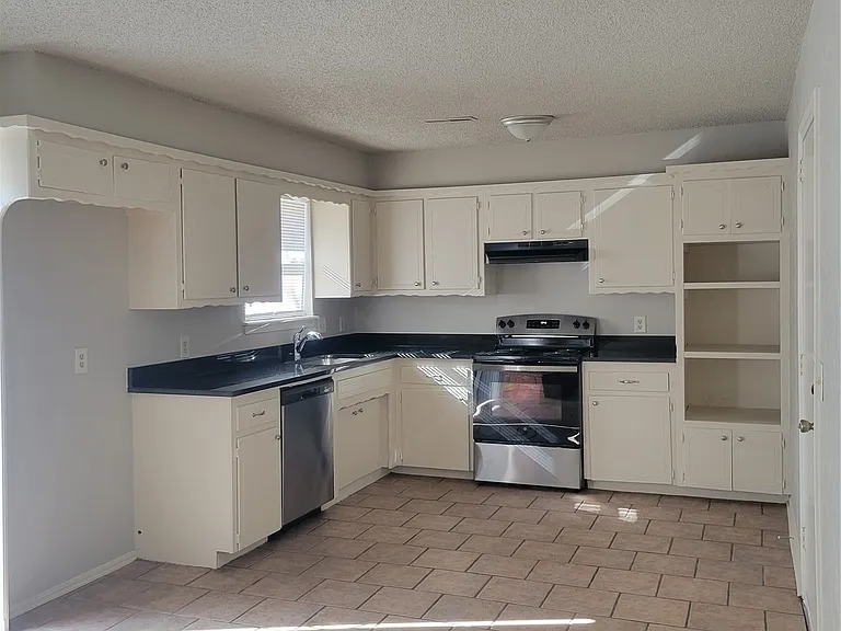 4805 W Charleston St — Photo 6