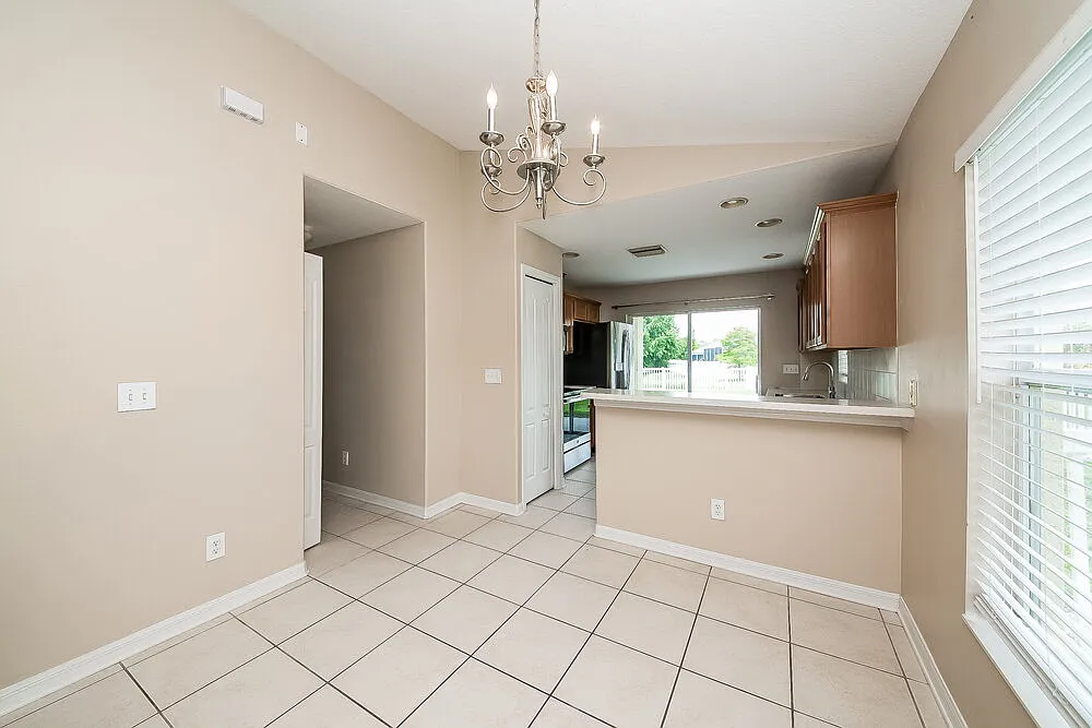 3 bed, 2.0 bath, 1411 sqft, $2,445 — Photo 4