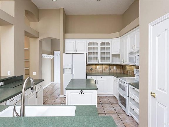 5th image of 100 Stone Hill Dr