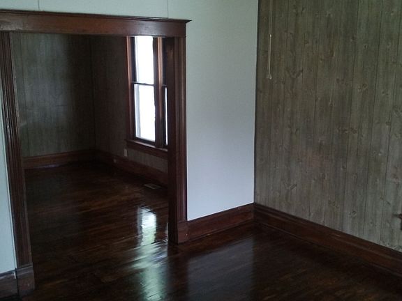3rd image of 806 W Ash St