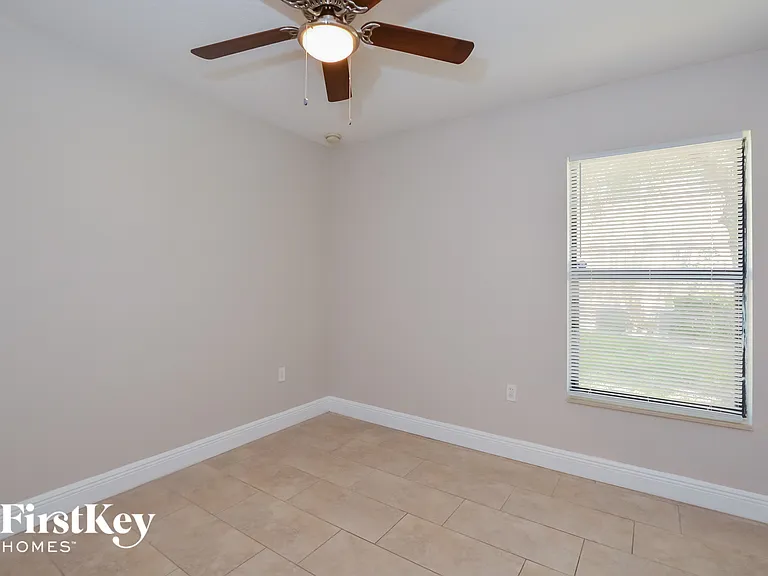 932 Fallbrooke Ave — Photo 12