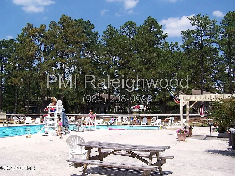 220 Foxkroft Dr — Photo 22