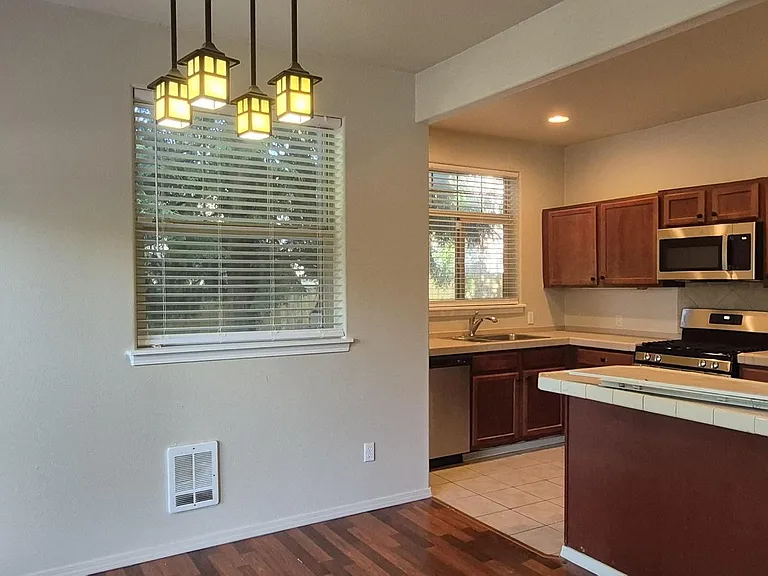 1311 SW Edgefield Meadows Ct — Photo 3