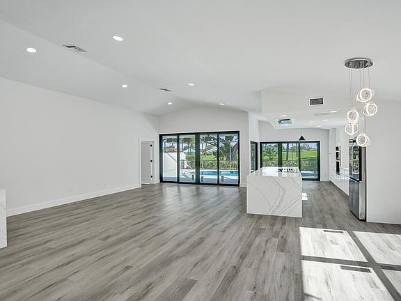 3rd image of 11049 Cloverleaf Circle