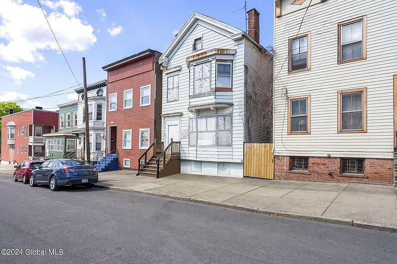 2nd image of 661 State Street
