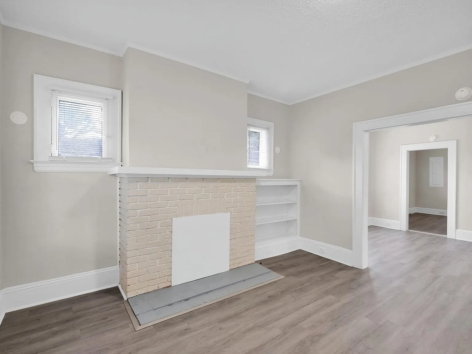 3 bed, 1.5 bath, 1296 sqft, $1,300 — Photo 4