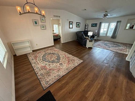 4th image of 1415 Main St #32