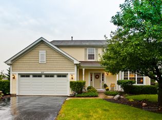 557 Heritage Dr, Lindenhurst, IL 60046