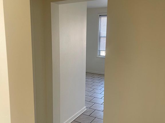 4th image of 3715 Hemlock St #1F