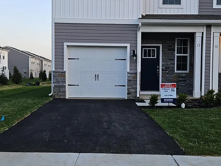 12 Eleanor Ln — Photo 1