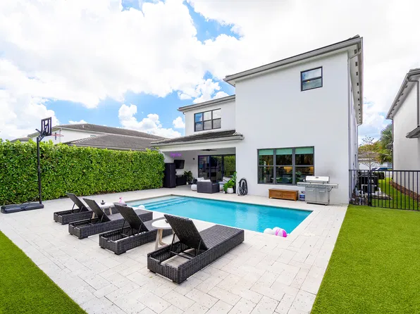 17528 Rainstream Rd, Boca Raton, FL 33496