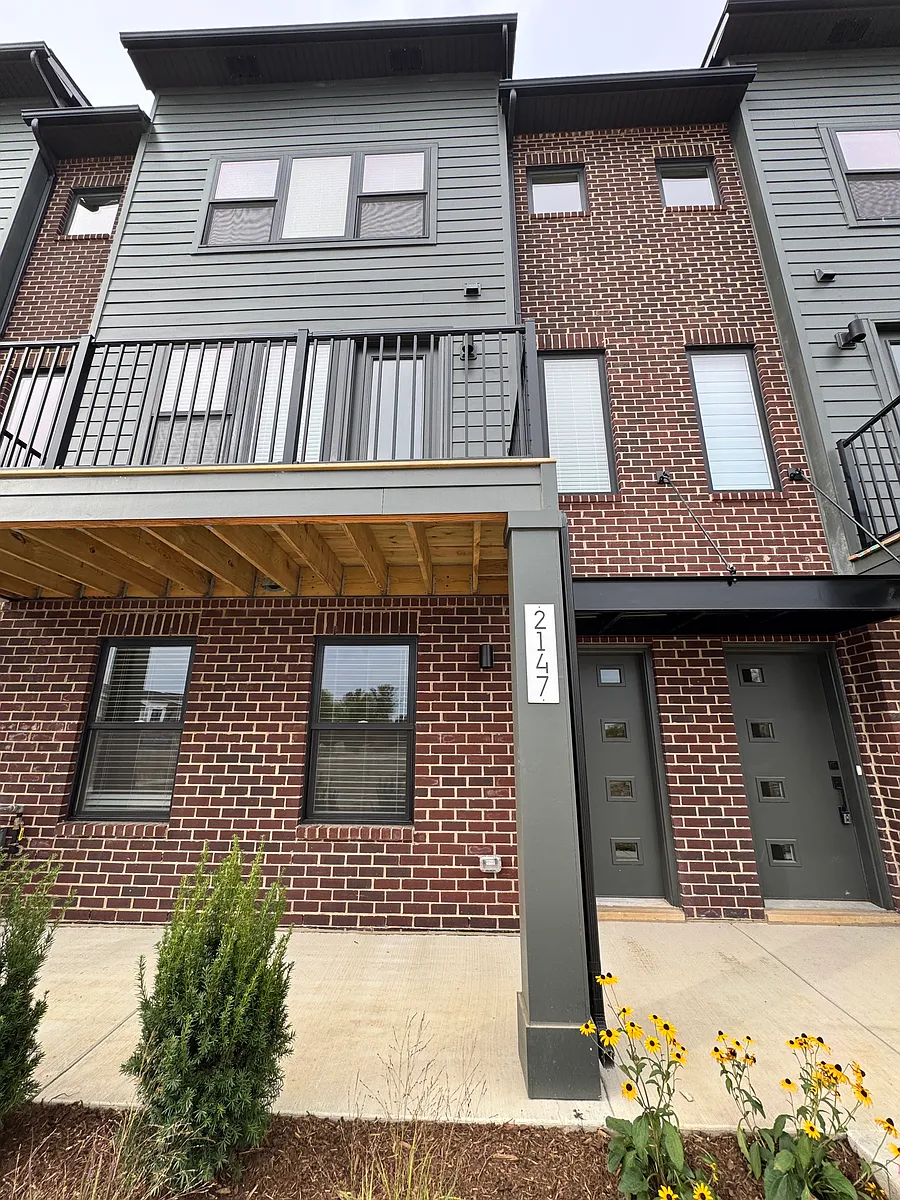 Building Photo - 2147 Park Dr