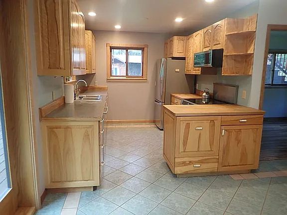 4th image of 331 Breeze Rd