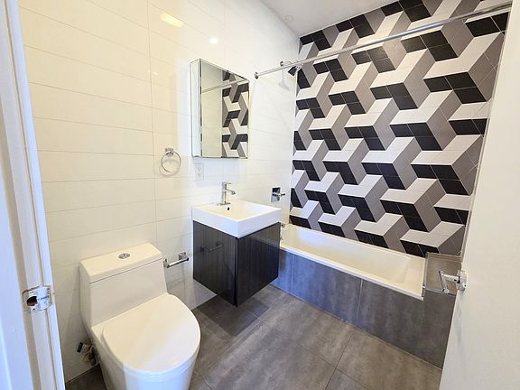 4th image of 59 E 126th St #4B