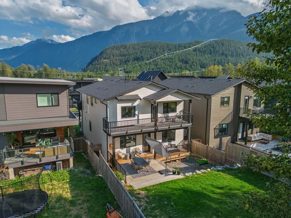 2026 Tiyata Blvd, Pemberton, BC V0N
