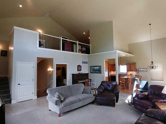 5th image of 1865 Cora Ct