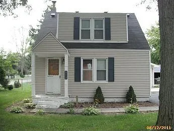 612 Helen St photo 1