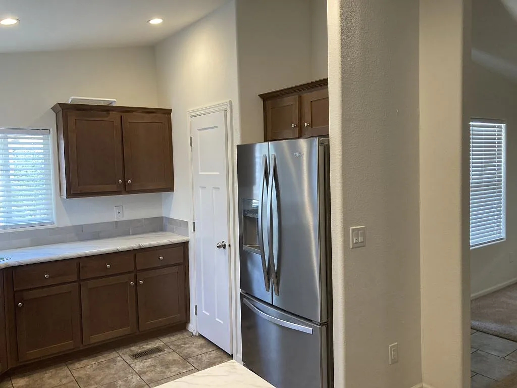 3 bed, 2.0 bath, 1250 sqft, $1,299 — Photo 3