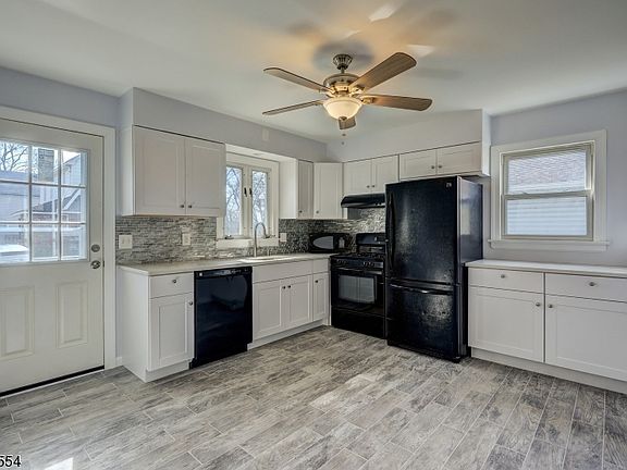 4th image of 906 Lincoln Ave