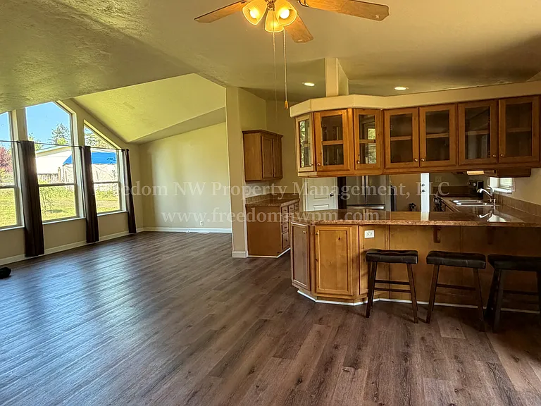 1411 SE Fireweed Rd — Photo 11