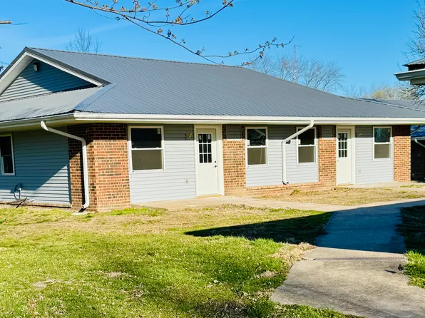 19 W 8th St, Adrian, MO