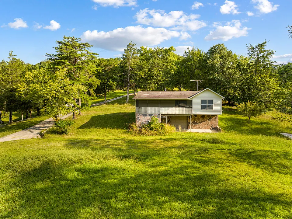 1303 Lake Front Dr