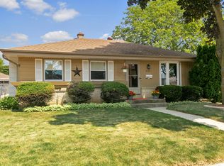 6122 W Boehlke Ave, Milwaukee, WI 53223