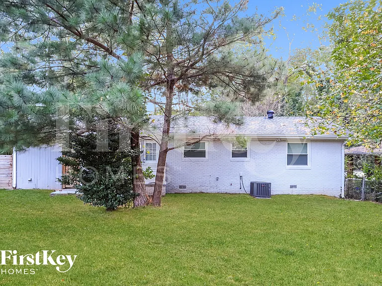 1855 Shamrock Dr — Photo 18